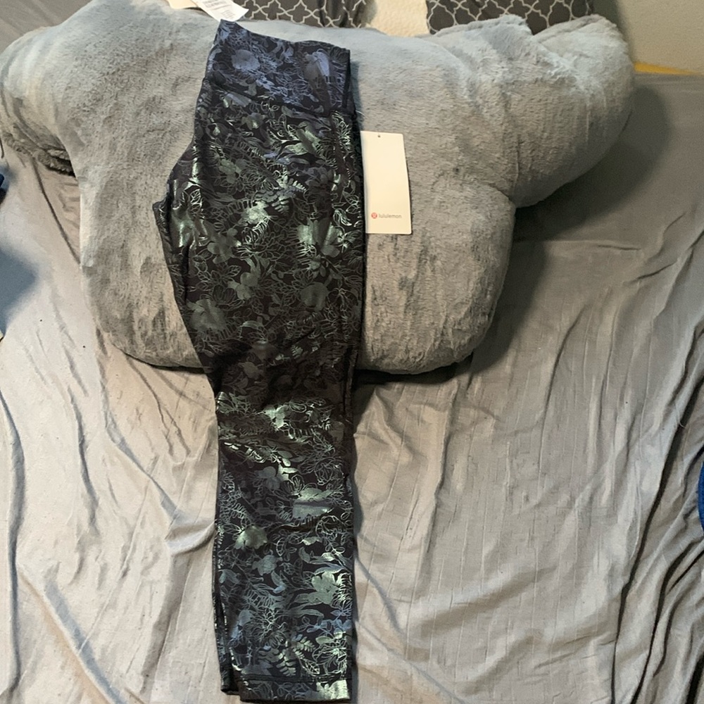 LuLuLemon wunder under tight 25” shine legging women’s size 10